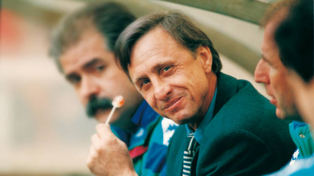 http://media2.fcbarcelona.com/media/asset_publics/resources/000/000/299/size_640x360/johan_cruyff_r2.v1308037436.jpg