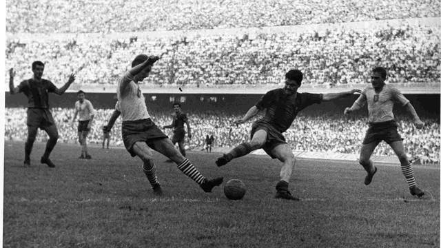 camp nou inauguració partit barça-varsòvia