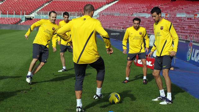 http://media2.fcbarcelona.com/media/asset_publics/resources/000/007/687/size_640x360/2011-11-29_ENTRENO_03.v1323087147.JPG