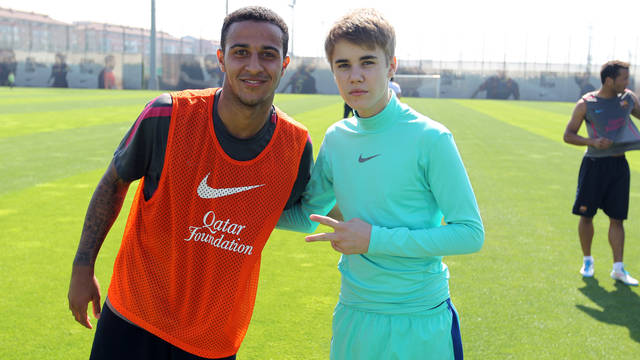 Thiago and Justin Bieber at the Ciutat Esportiva / PHOTO: ARXIU FCB