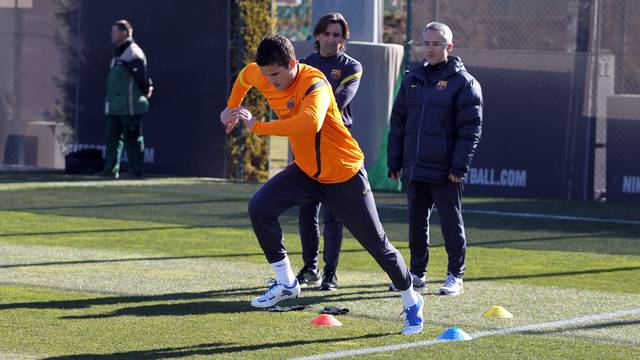 Afellay comença a fer treball individual damunt la gespa. FOTO: MIGUEL RUIZ-FCB.
