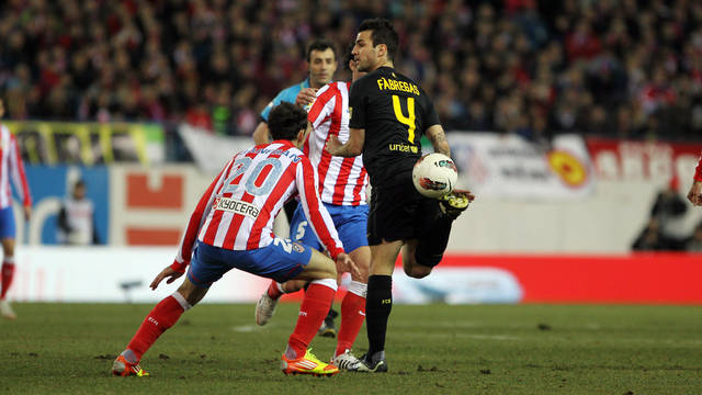 Cesc Fàbregas, contra l'Atlètic de Madrid. FOTO: MIGUEL RUIZ-FCB.