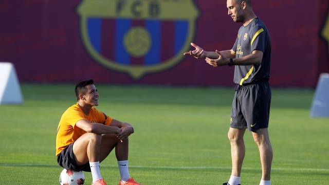 Alexis Sanchéz and Josep Guardiola / PHOTO: MIGUEL RUIZ - FCB