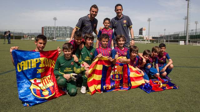 The youth players celebrating the league title / Germán Parga - FCB