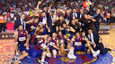 L'equip celebra la Lliga 08/09 al Palau / FOTO: ARXIU FCB