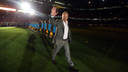 Koeman a la gespa del Camp Nou / FOTO: MIGUEL RUIZ - FCB