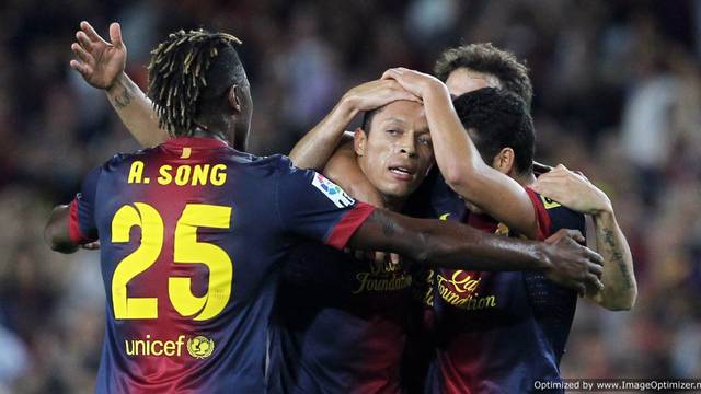 Adriano celebrates his goal against Valencia / PHOTO: MIGUEL RUIZ - FCB