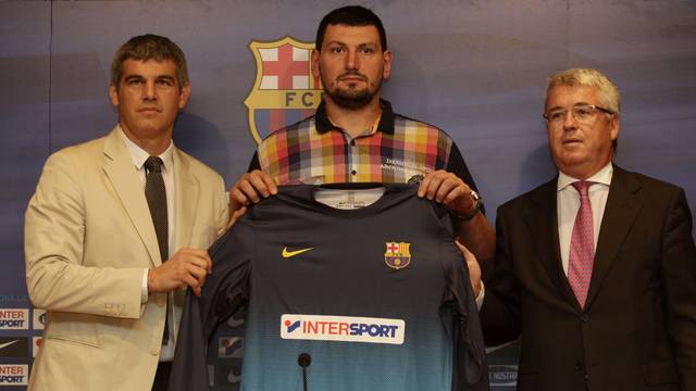 Masip, Sterbik and Coll / PHOTO: MIGUEL RUIZ - FCB