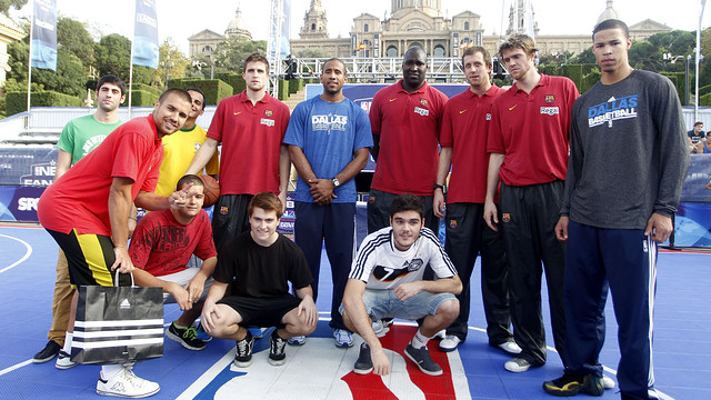 The Barça Regal players at the Fan Zone on Maria Cristina Avenue / PHOTO: MIGUEL RUIZ - FCB