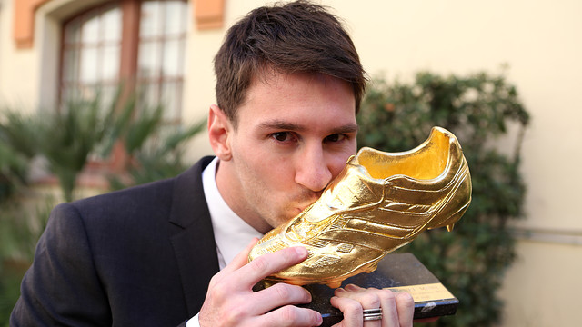 Messi, amb la Bota d'Or. FOTO: MIGUEL RUIZ-FCB.