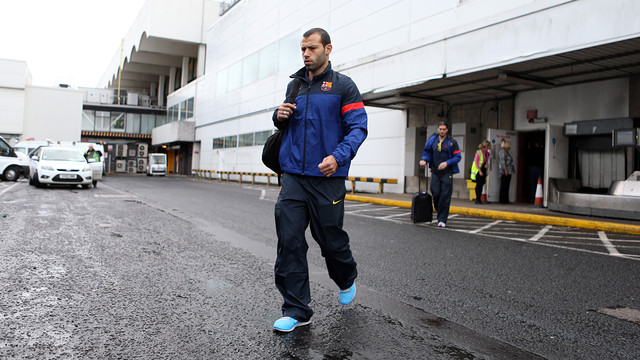 Javier Mascherano, saliendo del aeropuerto de Glasgow / FOTO: MIGUEL RUIZ  FCB