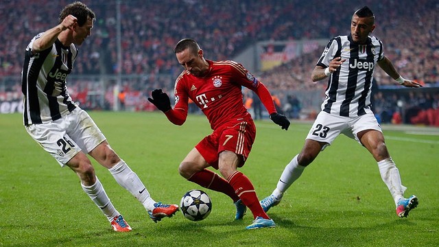Ribery (Bayern), amb la pilota, contra la Juventus. FOTO: www.bayern.telekom.de