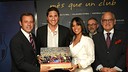 Edmílson and his wife with President Rosell and vice president Vilarrubí. PHOTO: MARTA BECERRA-FCB.