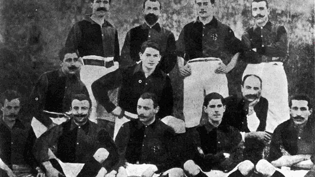 1899-1909 Naissance et survie