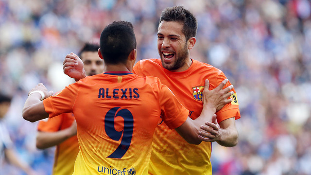 Alexis y Alba celebran el primer gol / FOTO: MIGUEL RUIZ - FCB