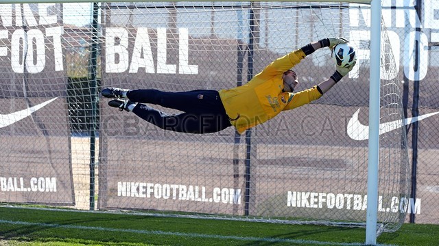 http://media2.fcbarcelona.com/media/asset_publics/resources/000/056/412/size_640x360/aturades_18_.v1370957301.JPG