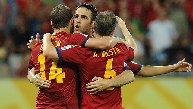 Cesc, Iniesta and Soldado celebrate scoring for Spain / PHOTO: FIFA.COM