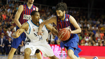 Navarro, defendido por Darden. FOTO: MIGUEL RUIZ - FCB