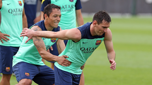 Adriano i Messi, durant l'entrenament. FOTO: MIGUEL RUIZ - FCB