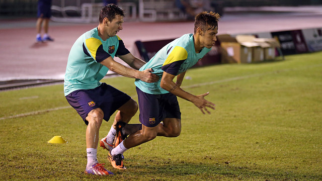 Messi y Neymar Jr, durante el primer entrenamiento en Bangkok / FOTO: MIGUEL RUIZ-FCB