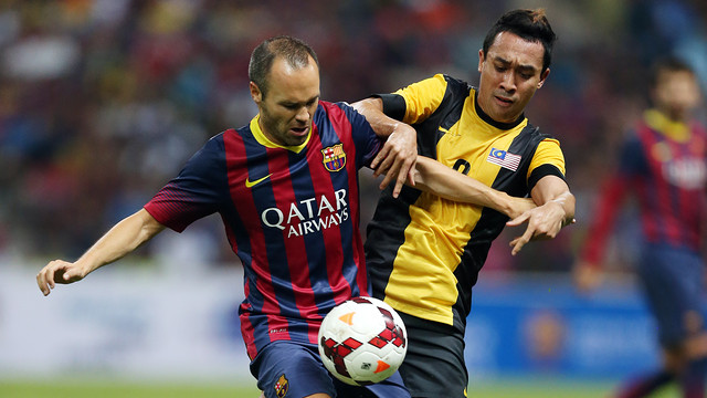 Iniesta during the match against the Malaysia XI / PHOTO: MIGUEL RUIZ - FCB