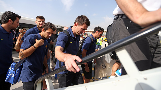 Messi, subiendo al avión / FOTO: MIGUEL RUIZ-FCB