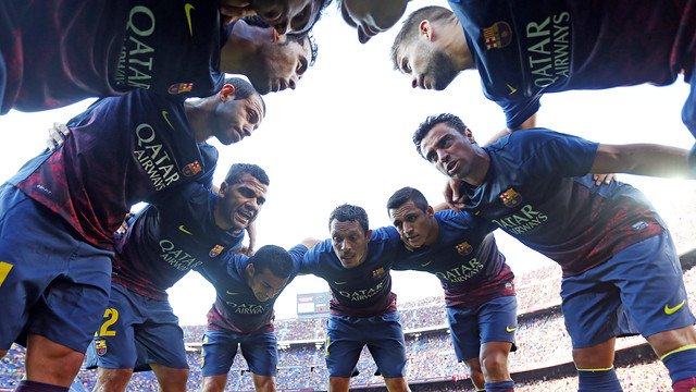 The players psych themselves up before Levante game / PHOTO: MIGUEL RUIZ - FCB