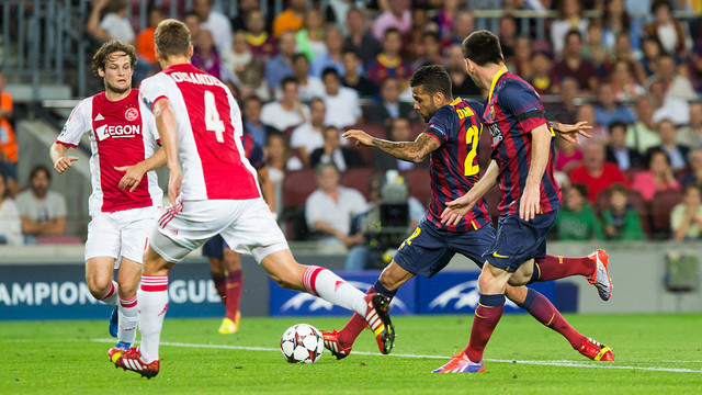 Dani Alves during the game / PHOTO: MIGUEL RUIZ-FCB