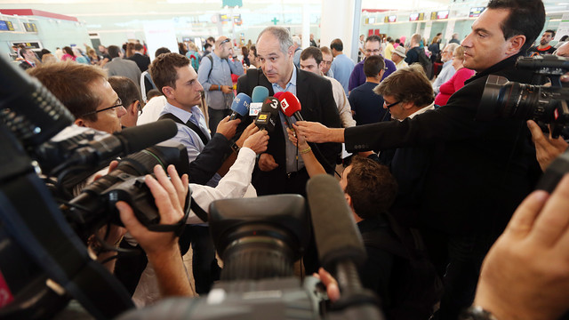Zubizarreta speaking to the media at the airport