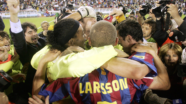 The 2005/06 title winning celebrations at Balaídos. PHOTO: MIGUEL RUIZ-FCB.
