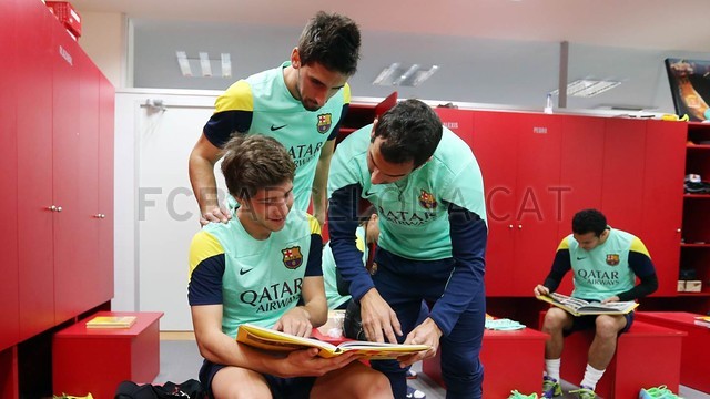 صور برشلونة يصدر كتاباً بعنوان