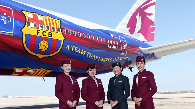 Qatar Airways hostesses alongside the Barça plane Qatar Airways hostesses alongside the Barça plane