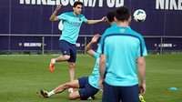 Bartra, no treino desta terça-feira. / FOTO: MIGUEL RUIZ - FCB