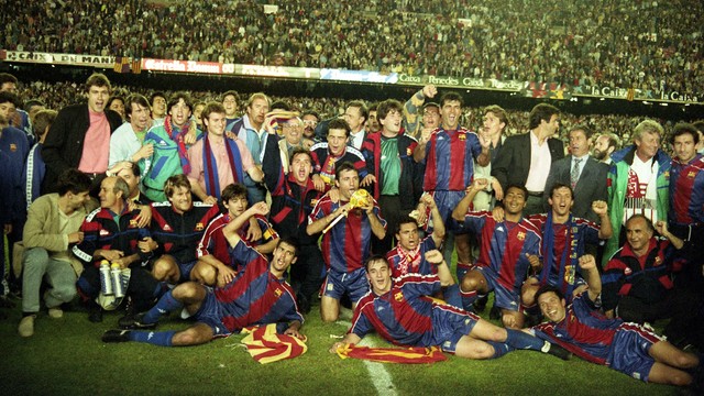 Barça celebrate their league title in 1994 / PHOTO: ARCHIVE FCB