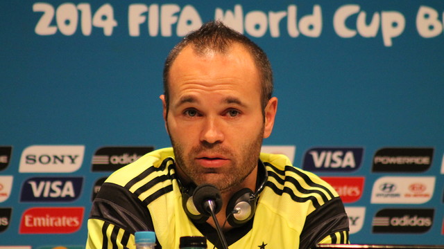 Iniesta at a press conference for Spain / PHOTO: Lucas Duarte - FCB