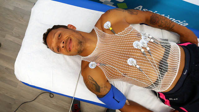 Adriano was among the players that took medicals on Monday / PHOTO: MIGUEL RUIZ-FCB