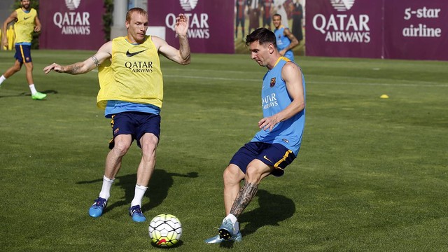Messi and Mathieu during the training session / MIGUEL RUIZ-FCB