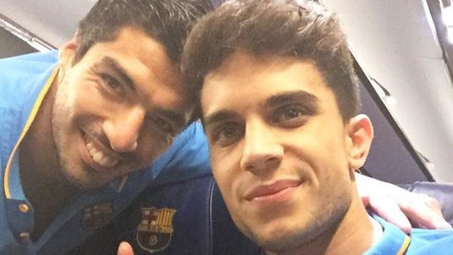 Luis Suárez, left, and Marc Bartra give their approval following win number one. / 