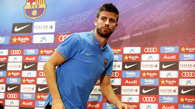 Gerard Piqué leaves the press room at the Ciutat Esportiva following his press conference there on Thursday.  / MIGUEL RUIZ-FCB