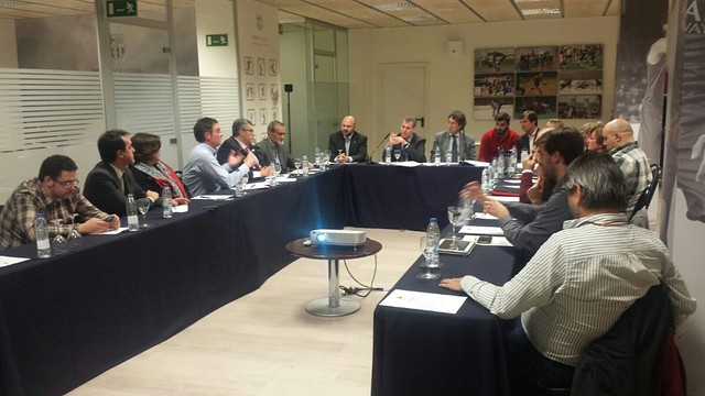 Un momento de la reunión que ha mantenido la Mesa de la OAE / FCB Un momento de la reunión que ha mantenido la Mesa de la OAE / FCB